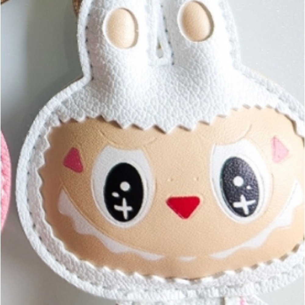 Louis Vuitton White Bunny Key Holder with Red LV Logo - Picture 5 of 5